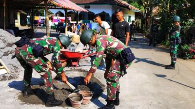 Di Sela Latihan Pratugas, Satgas Pamtas RI-Malaysia Yonarmed 11 Kostrad Laksanakan Karya Bakti