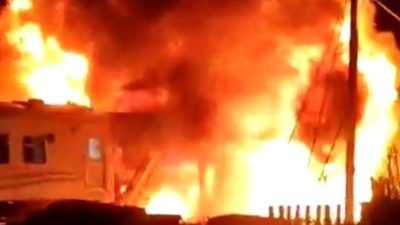 Kecelakaan Hebat, Kereta Api Brantas Tabrak Truk Mogok di Perlintasan Rel