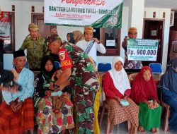 Babinsa Koramil 0826-08 Palengaan Dampingi Pembagian BLT di Desa Rakerrek