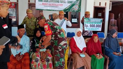 Babinsa Koramil 0826-08 Palengaan Dampingi Pembagian BLT di Desa Rakerrek