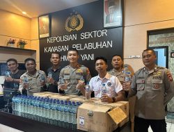 Polsek Kawasan Pelabuhan Ahmad Yani Ternate Amankan 168 Botol Miras