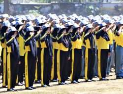 Tanamkan Kedisiplinan, Yonarmed 11 Kostrad Bekali Latihan PBB Siswa SMK Negeri 1 Magelang