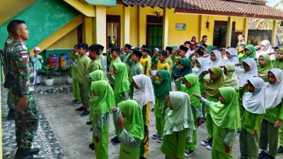 Bentuk Generasi Berkarakter Disiplin, Prajurit Yonarmed 11 Kostrad Berikan Wasbang dan PBB