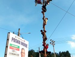 H. Muslimin Berbagi Hadiah Lewat Lomba Panjat Pinang HUT ke-78 RI