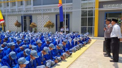 Cegah Kenakalan Remaja, Kapolsek Bandongan Berikan Binluh di SMK Muhammadiyah 1 Bandongan