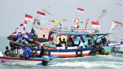 Di Kota Tegal, Ratusan Polisi Kawal Prosesi Sedekah Laut