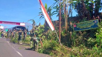 Karya Bakti TNI Satnonkowil Yonarmed 3/NP di Desa Kalijoso