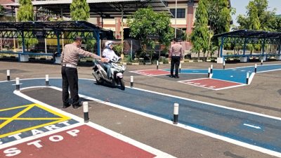Polres Kudus Terapkan Ujian Praktik SIM C Dengan Lintasan Baru