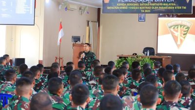 Satgas Pamtas RI-Malaysia Yonarmed 11 Kostrad Terima Pembekalan Teritorial dari Ster Mabes TNI