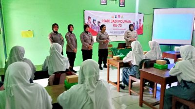Polwan Polresta Magelang “Goes to School” Dekati Generasi Milenial