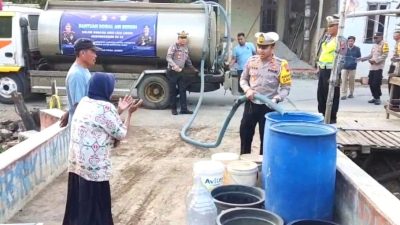 Peringati HUT Ke-68 Polantas, Polres Kudus Gelar Bakti Sosial Droping Air Bersih