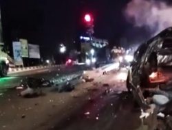 Lakalantas Exit Tol Bawen, Truk Tabrak 13 Kendaraan Akibatkan 3 Tewas dan 9 Luka-Luka