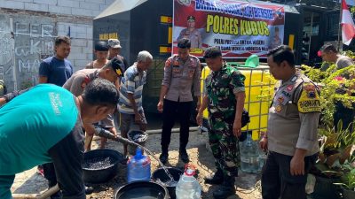 Polres Kudus Bantu Warga Desa Setrokalangan Peroleh Air Bersih