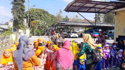 Terima Kunjungan Anak-Anak TK, Kapolsek Grabag Kenalkan Tugas dan Profesi Polisi