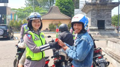 Sosialisasi Tertib Berlalulintas, Polresta Magelang Beri Apresiasi Pengendara Patuh Aturan
