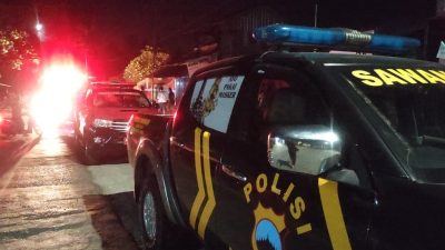 Bersama Berbagai Pihak, Polsek Sawangan Padamkan Kebakaran 3 Kios di Pasar Bulu