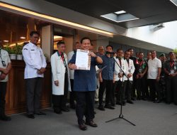 Tak Ada Persiapan Khusus, Prabowo Rutin Olahaga Renang