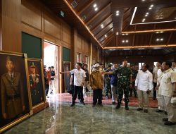 Tinjau Pembangunan Gedung Akmil, Prabowo Sapa Pekerja Proyek: Terima kasih, Kerjanya Bagus