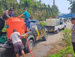 Polsek Sawangan dan MDMC Unimma Distribusikan 7.400 Liter Air Bersih di Babadan