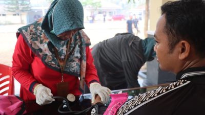 Jaga Kebugaran Personel Dalam Pelaksanaan OMBC, Polresta Magelang Gelar Olahraga dan Cek Kesehatan
