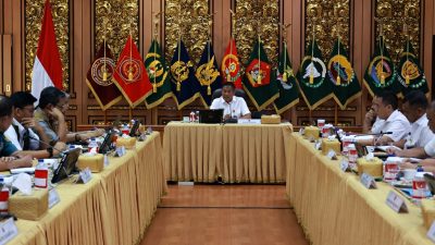 Sekjen Kemhan Pimpin Rapat Pembahasan Pemberangkatan Kapal Rumah Sakit TNI ke Mesir