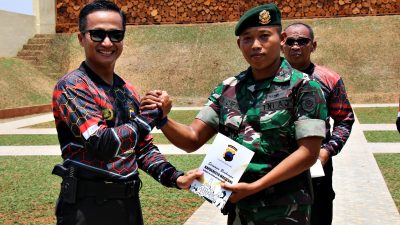 Prajurit Yonarmed 11 Kostrad Raih Juara 1 Ekshibisi Lomba Menembak di Polresta Magelang