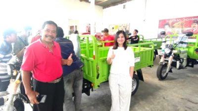 Peduli Lingkungan, Vita Ervina Serahkan 6 Sepeda Motor Pengangkut Sampah