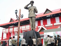 Kapolri Bersama Panglima TNI Resmikan Monumen Jenderal Hoegeng di Kota Pekalongan