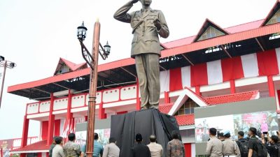 Kapolri Bersama Panglima TNI Resmikan Monumen Jenderal Hoegeng di Kota Pekalongan