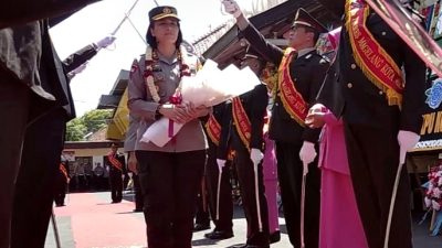 Suasana Haru Iringi Pelepasan AKBP Yolanda Evalyn Sebayang