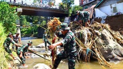 Pasca Banjir Bandang, Kodim 0707/ Wonosobo Kerahkan Pasukan Laksanakan Karya Bakti