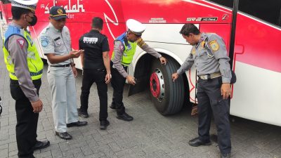 Bersama Petugas Gabungan, Satlantas Polres Kudus Lakukan Ramp Check Bus AKAP