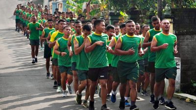 Danyonarmed 11 Kostrad Pimpin Prajurit Laksanakan Lari Bersama