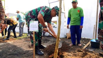 Bersama Masyarakat, Korem Wijayakusuma Jaga Kondusivitas Wilayah dan Rawat Lingkungan