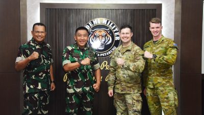 Gubernur Akmil Lepas Instruktur Amerika Serikat
