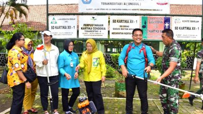 Ketua Persit KCK Akmil Sumbangkan Mesin Rumput untuk Sekolah
