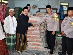 Polresta Magelang Sumbang 50 Zak Semen untuk Masjid
