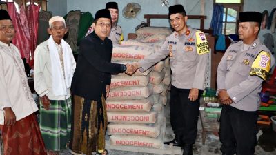 Polresta Magelang Sumbang 50 Zak Semen untuk Masjid