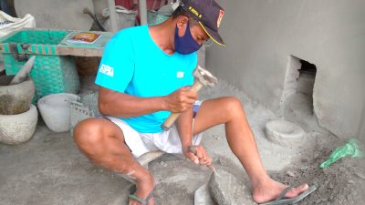 Trubus, Perajin Cobek Batu Tua Magelang