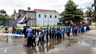 SD Negeri Semen Outing Class ke Damkar Kabupaten Magelang