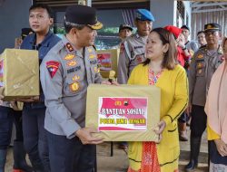 Kapolda Jateng Berikan Bantuan Kepada Korban Banjir di Pekalongan