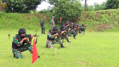 Prajurit Yonarmed 1 Kostrad Latihan Tembak Tempur Reaksi