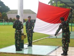 Prajurit Yonarmed 1 Kostrad Laksanakan Upacara Bendera