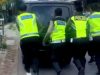 Salut, Polisi Bantu Kendaraan Pemudik Mogok di Kota Kediri