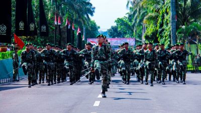 Prajurit Yonrmed 1 Kostrad Meriahkan Sertijab Panglima Divisi Infanteri 2 Kostrad