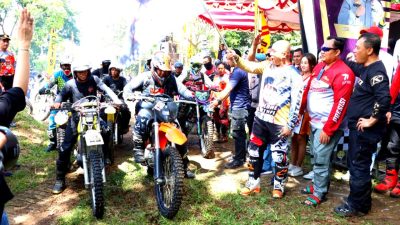 Kapolda Jateng Berikan Bantuan Sembako Melalui Trabas Kamtibmas