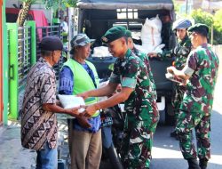 Prajurit Yonarmed 1 Kostrad Bayar Zakat Fitrah