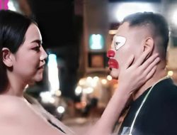 Jadi Badut Jalanan, Ekosangmalam Ekspresikan Pahitnya Putus Cinta di Videoklip Lagu Rindu