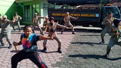 Akbar Ridho Hartono Terima Penghargaan dari Satpol PP Kota Magelang
