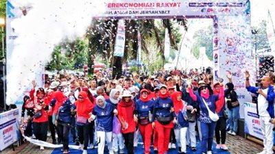 Meriah, Fun Walk Hari BPR BPRS Nasional 2024 di Magelang